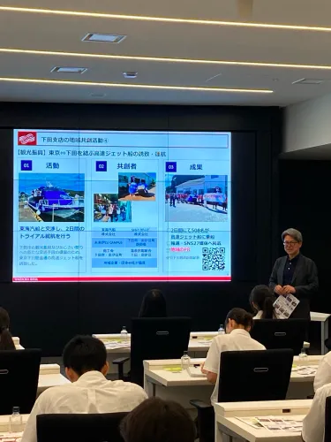 大箸支店長が説明している様子