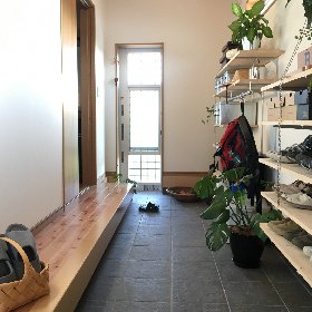 オープンタイプの土間収納
