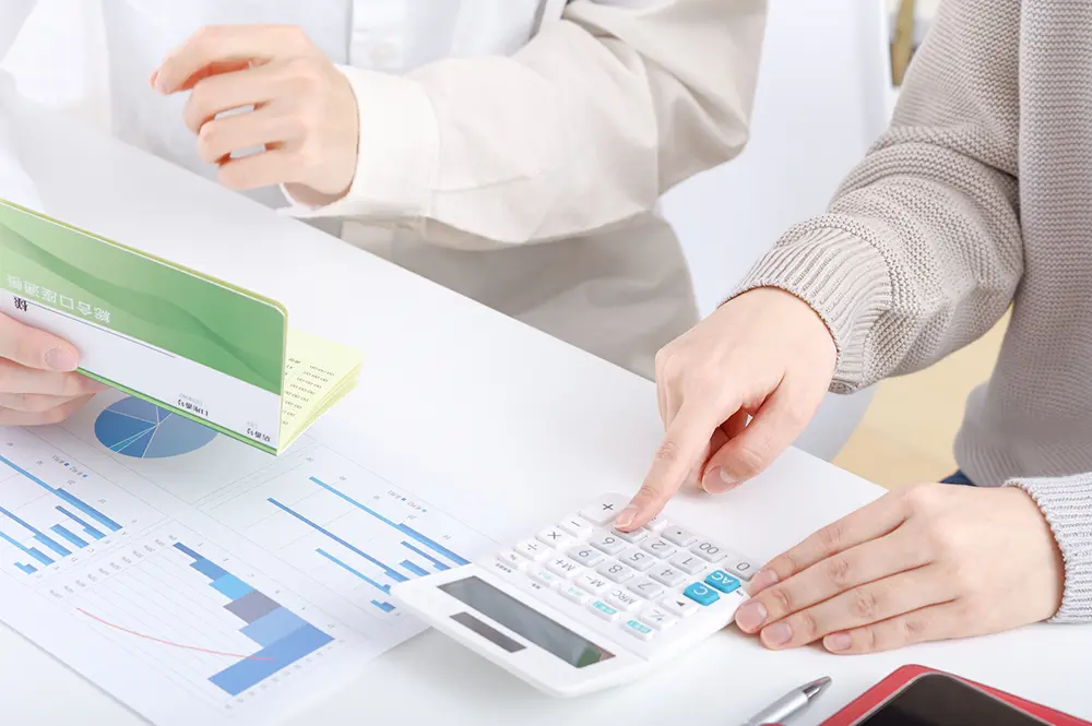 カードローンの繰り上げ返済で利息や期間はどうなる？メリットや上手に使うコツを解説