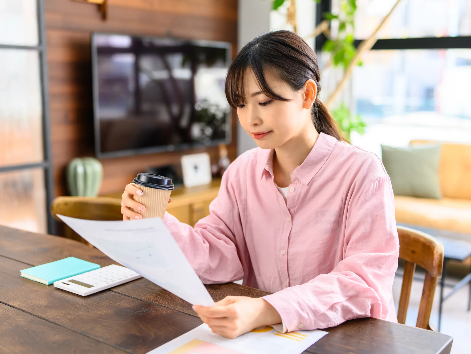 カードローンで収入証明書が不要になる条件とは？必要書類の種類や注意点を解説