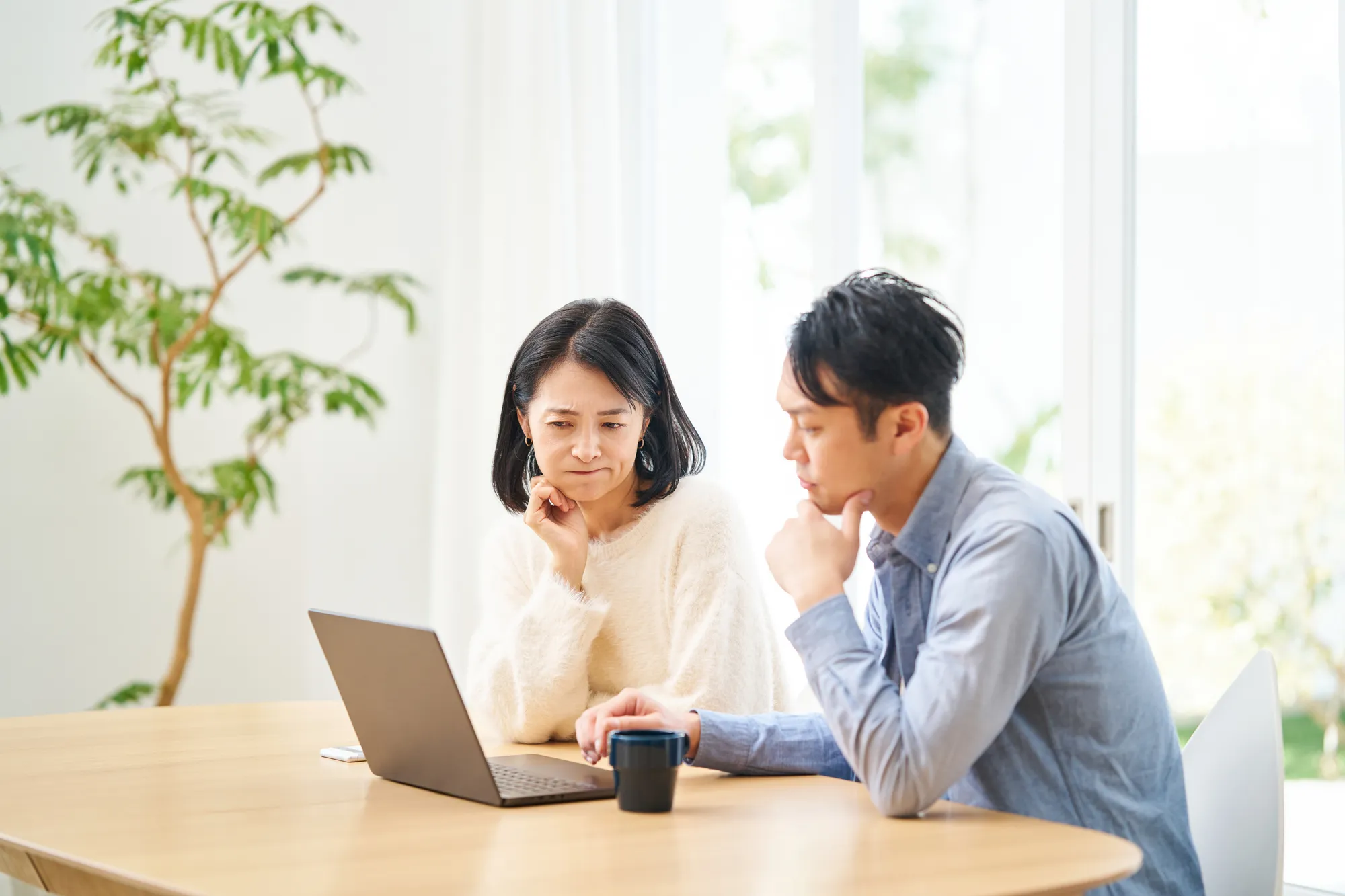 カードローンは複数利用できる？注意点や審査への影響、一本化のメリットを解説
